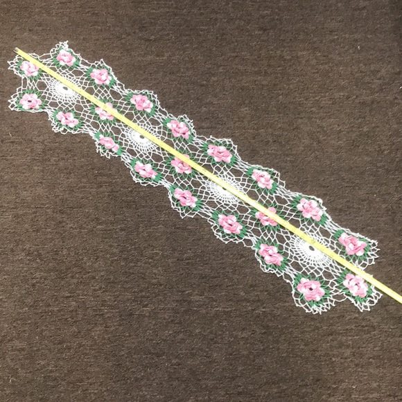 Vintage Crochet 3D Pink Rose Doily Runner - Picture 3 of 3